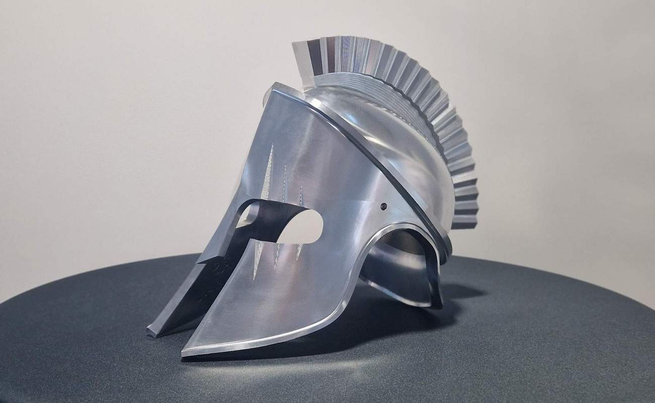 Sparta-Helm: ein Highlight in den Büros von JANUS
